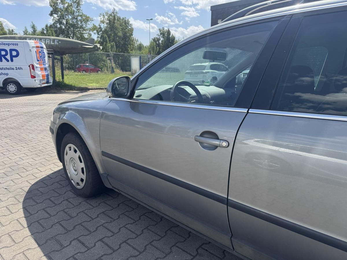 VW Passat 3BG original T&uuml;r vorn links LD7W Urban Grey Metallic Rohbau Bj.2004